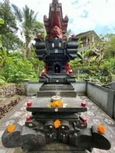 Lingam temple behind tirtha